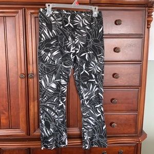 CACHE .. Black & White Short Pants 👖.. Size 0 ..Soooo CUTE .. NEW .Never  Worn